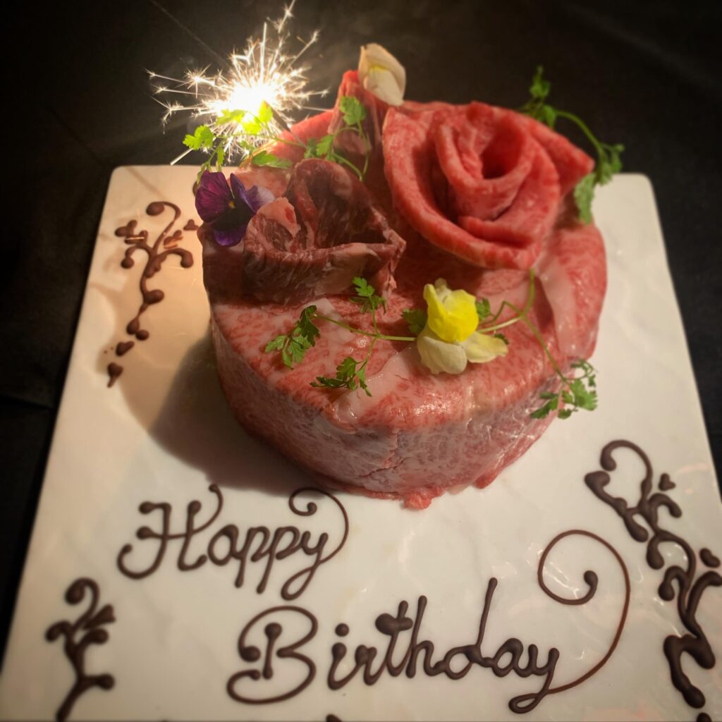 【銀座駅】高級ブランド和牛近江牛で迎える誕生日ランチ×完全個室でのサプライズプレートも！「近江うし 焼肉 にくTATSU 銀座店」