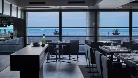 【葉山】スタイリッシュなホテルレストラン×海を眺めながら地元食材に舌鼓「RESTAURANT / SCAPES THE SUITE」