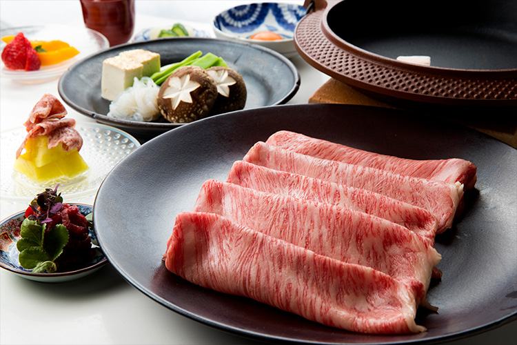 【東京駅】最高級の和牛を食べ比べ×落ち着いた個室空間でお祝い「すき焼き十二天」