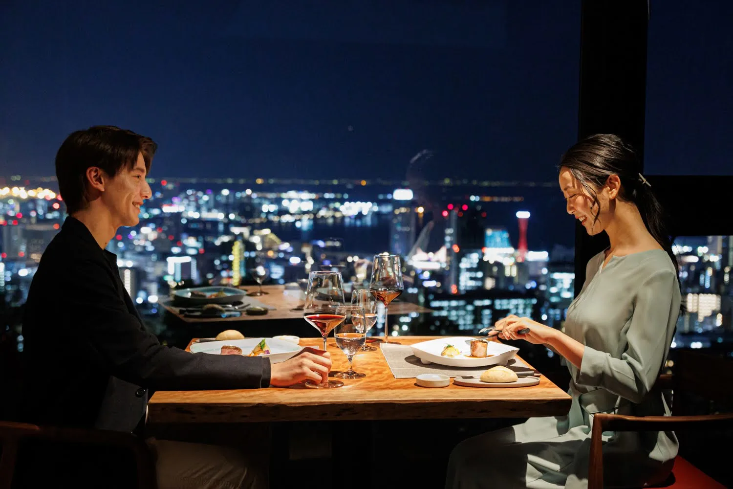 【予約可】神戸で夜景を望みならプロポーズするならここ！チャペル貸切や花束などの演出も可能なロマンティックなレストラン10選