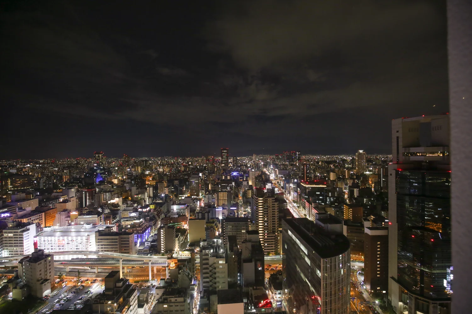 【予約可】梅田で夜景を望みながら告白するならここ！絶景席やメッセージプレートなどの演出も可能な勝負デート向きのレストラン10選