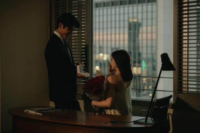 【プロポーズ】スイートルームで過ごすかけがえのない夜 | 赤バラ12本のお花束とケーキ演出・専任サポート付き1泊朝食付プラン
