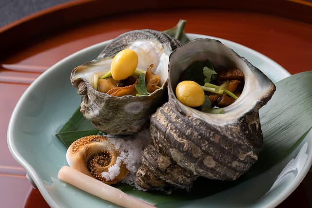 【追加一品】サザエの壺焼き(2個)