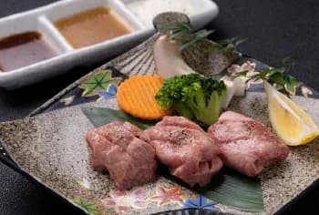 【贅沢な一品】厚切り牛タン(3,630円 / 人前)