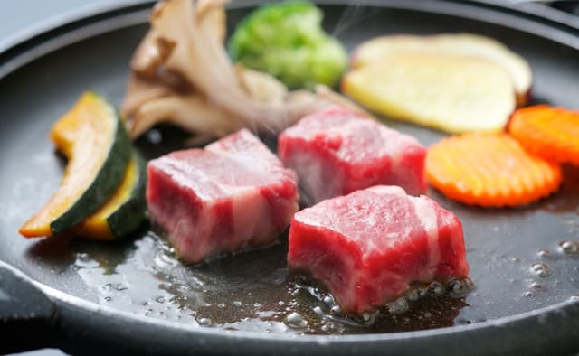 【贅沢な一品】伊予牛ステーキ(4,235円 / 人前)